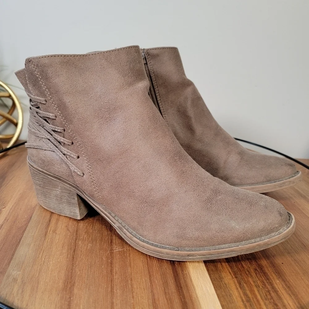 Very Volatile Vegan Leather Ankle Boots Size 8